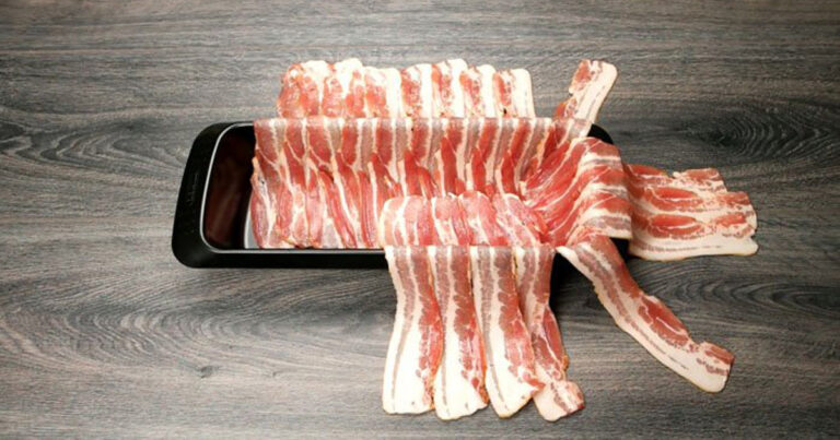 Klä en form med bacon och släng i köttfärs – slutresultatet konkurrerar ut traditionell tacos direkt
