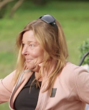 Tittarna reagerar starkt efter Lotta Engbergs kyss med kändismannen