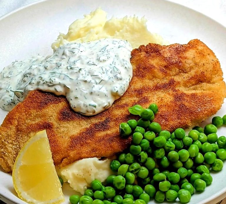 Panko panerad Rödspetta med fluffigt potatismos med en egengjord kall dill- och gurkmajo